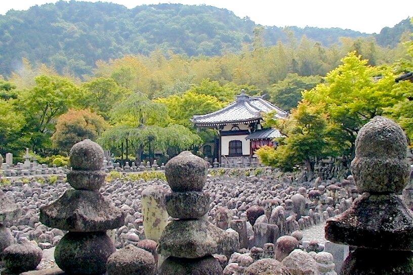 千灯供養に六面六体地蔵！魅力がたくさん！化野念仏寺 | 着物大事典 