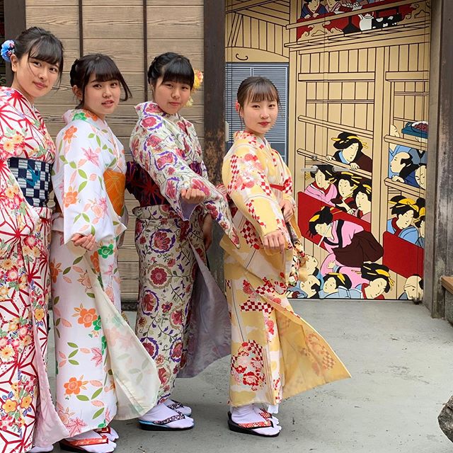 友達と一緒に浅草をわいわい賑やかに遊びつくしましょう！