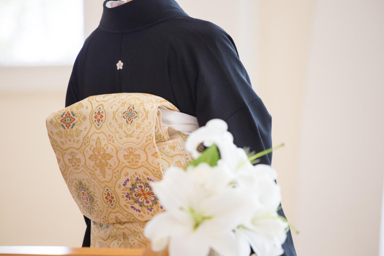 ドレスを着た女性と花瓶の花

AI 生成コンテンツは誤りを含む可能性があります。