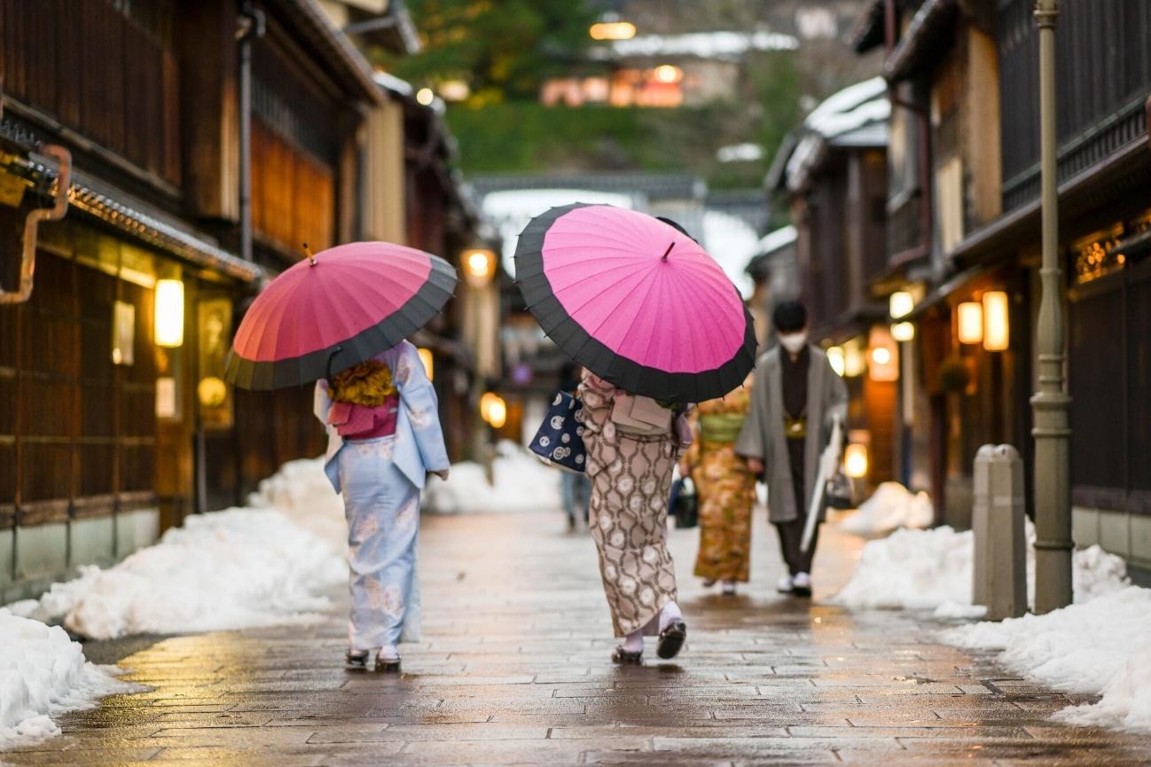 傘をさして歩く人

AI 生成コンテンツは誤りを含む可能性があります。