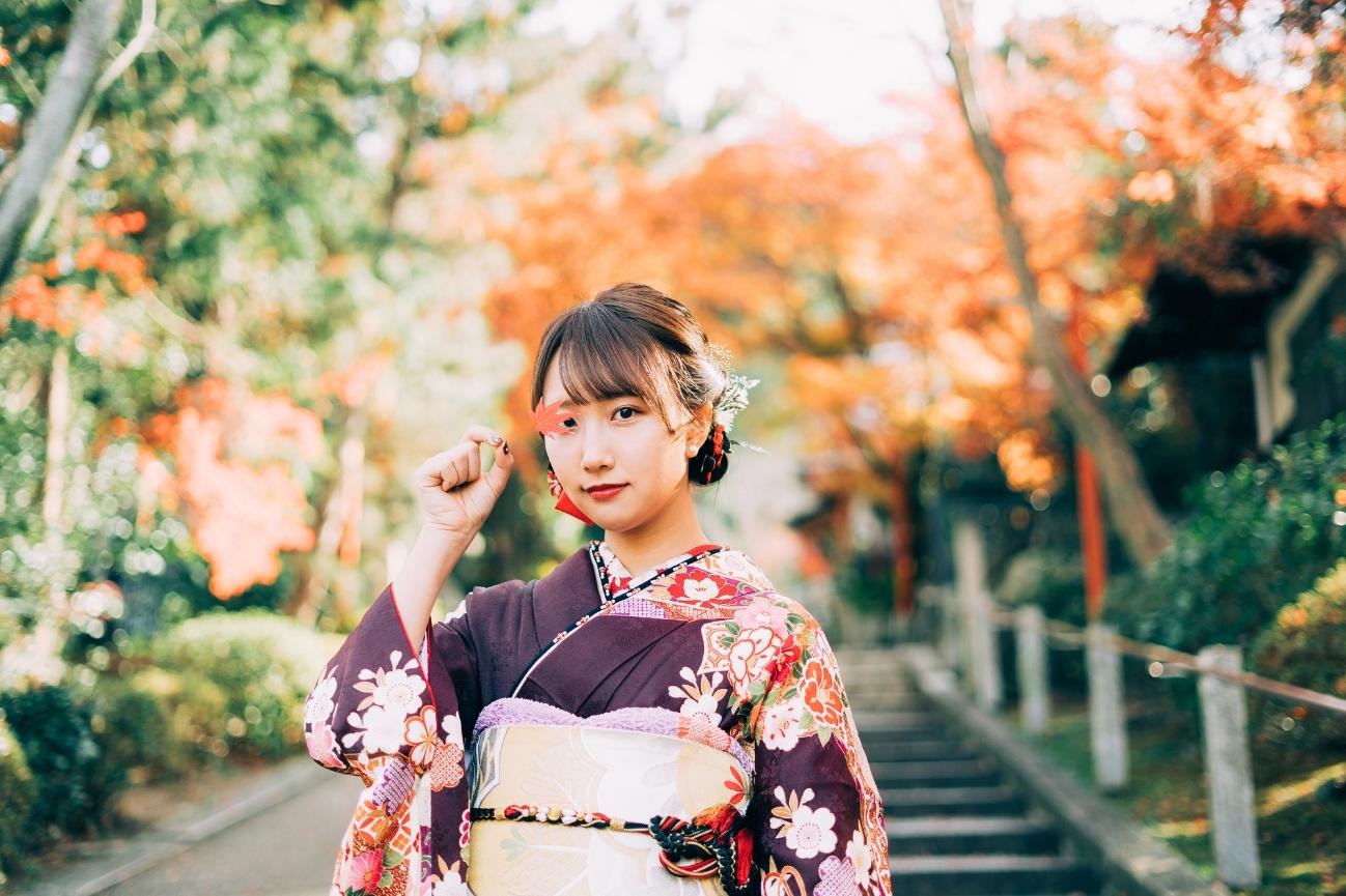 屋外に立っている女性

AI 生成コンテンツは誤りを含む可能性があります。