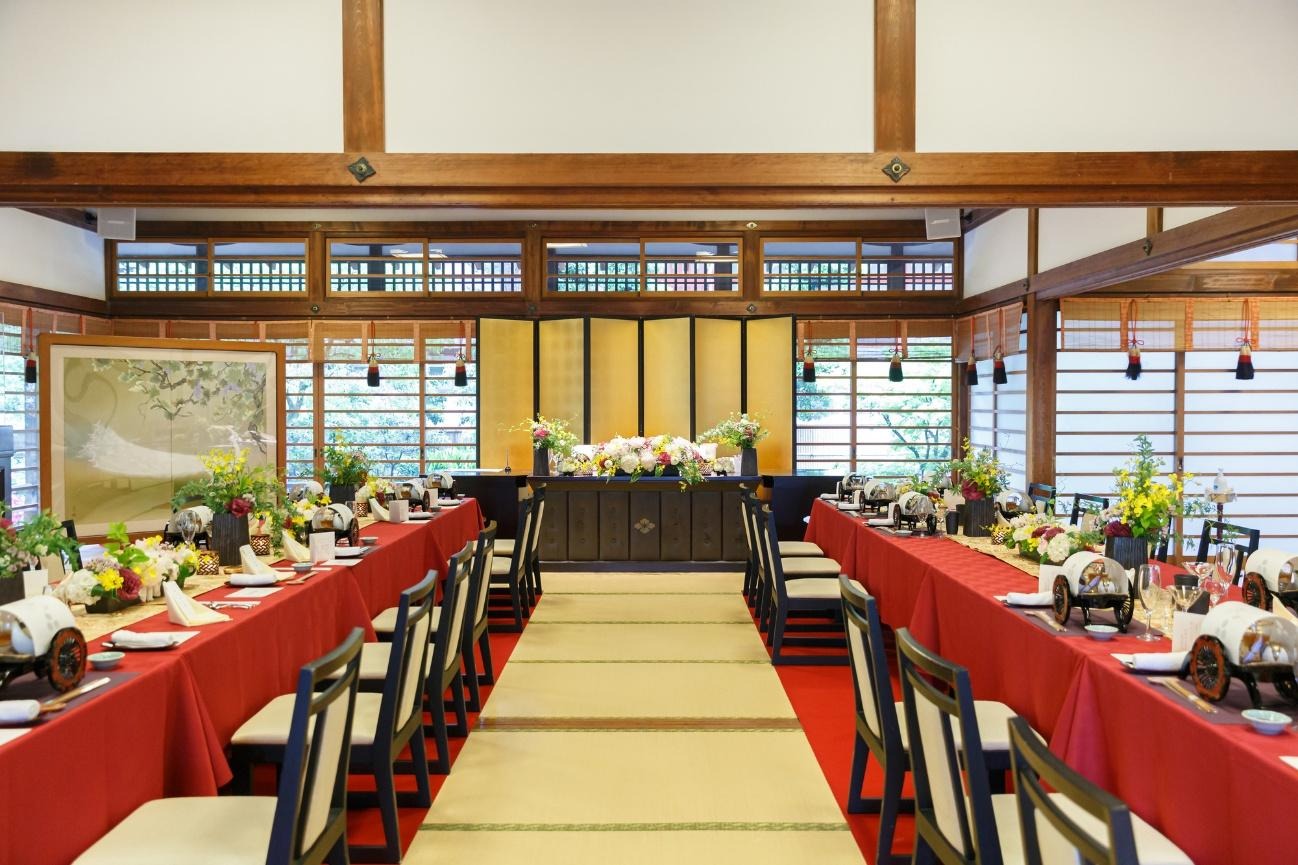 レストランのテーブルと椅子

AI 生成コンテンツは誤りを含む可能性があります。