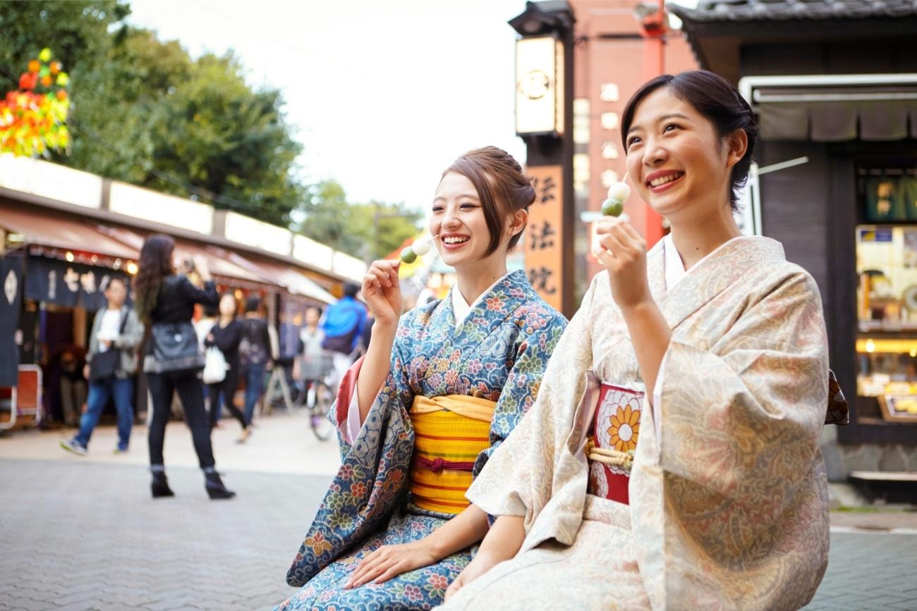 人, 屋外, 女性, 立つ が含まれている画像
AI 生成コンテンツは誤りを含む可能性があります。